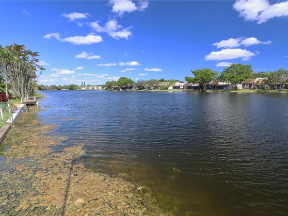 1351 NW 114th Ave, Pembroke Pines FL 33026