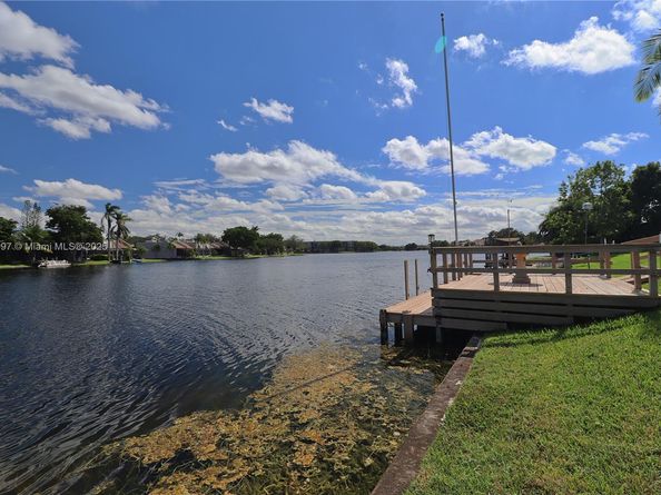 1351 NW 114th Ave, Pembroke Pines FL 33026