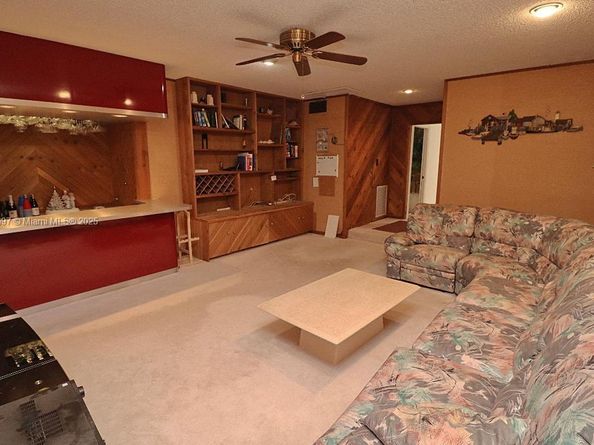 1351 NW 114th Ave, Pembroke Pines FL 33026