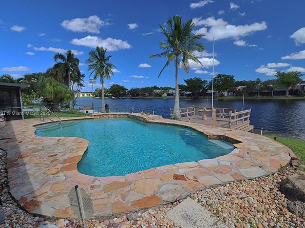 1351 NW 114th Ave, Pembroke Pines FL 33026
