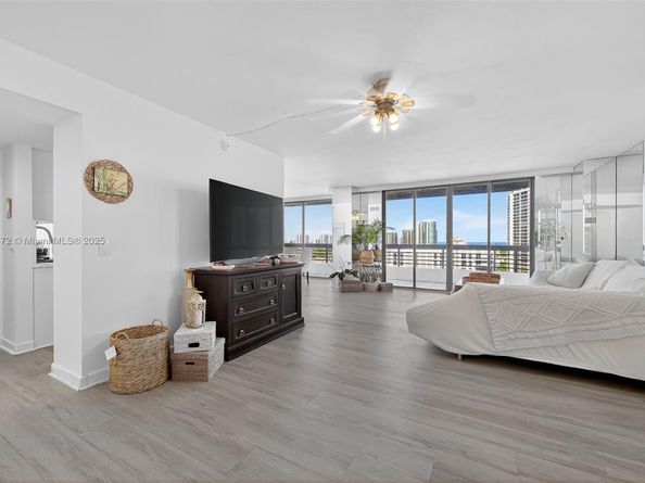 3500 Mystic Pointe Dr 1804, Aventura FL 33180