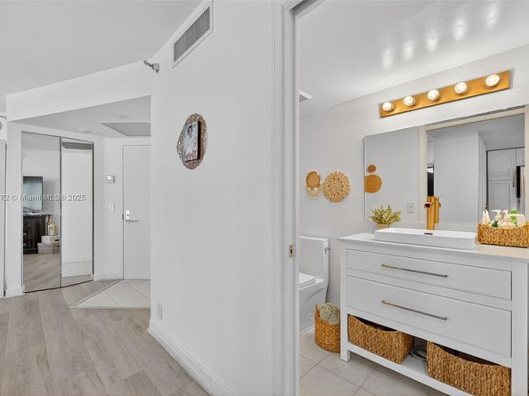 3500 Mystic Pointe Dr 1804, Aventura FL 33180