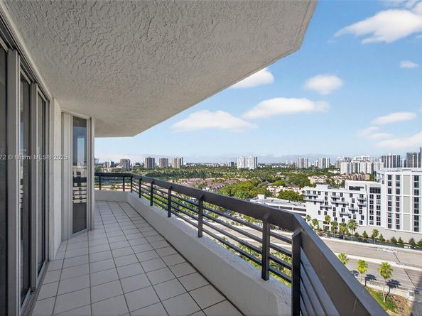 3500 Mystic Pointe Dr 1804, Aventura FL 33180