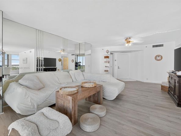 3500 Mystic Pointe Dr 1804, Aventura FL 33180