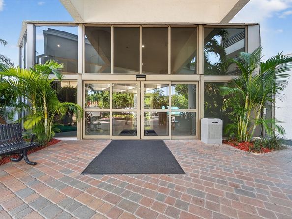 3500 Mystic Pointe Dr 1804, Aventura FL 33180