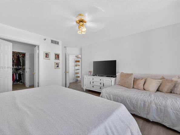 3500 Mystic Pointe Dr 1804, Aventura FL 33180