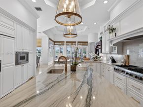 678 Hermitage Cir, Palm Beach Gardens FL 33410