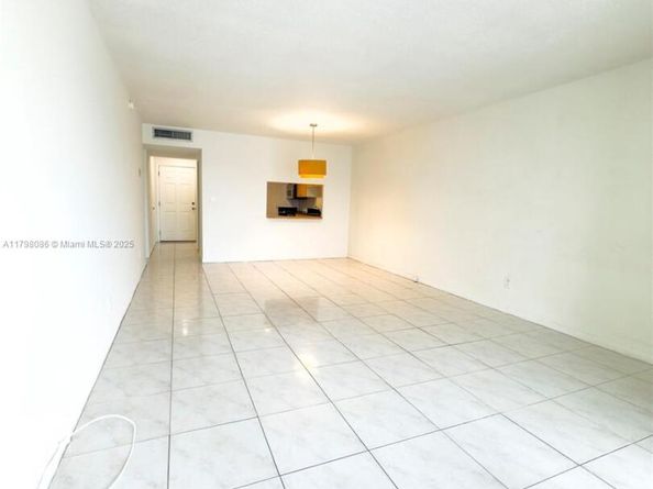 1100 NE 191st St 25E, Miami FL 33179