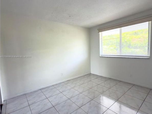 1100 NE 191st St 25E, Miami FL 33179