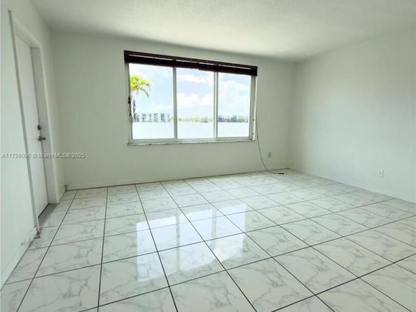 1100 NE 191st St 25E, Miami FL 33179