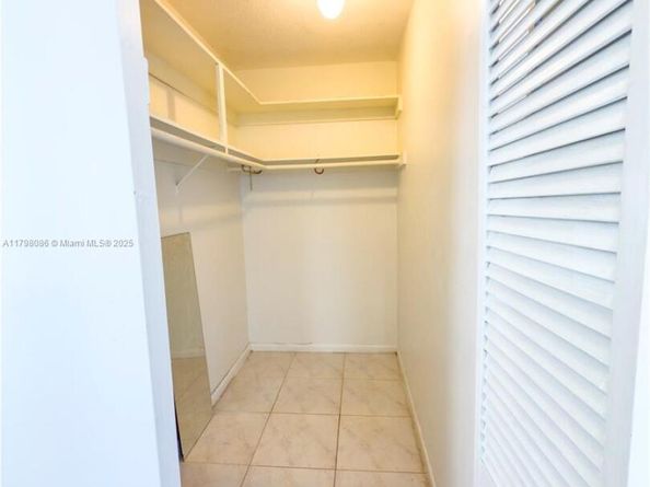 1100 NE 191st St 25E, Miami FL 33179