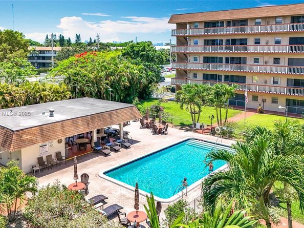 5300 Washington St U305, Hollywood FL 33021