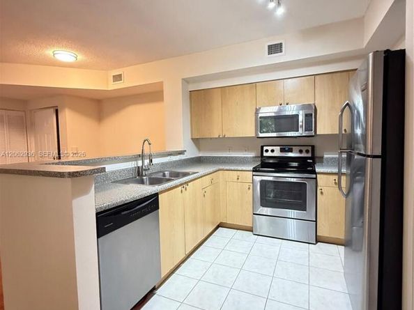 7940 N Nob Hill Rd 204, Tamarac FL 33321