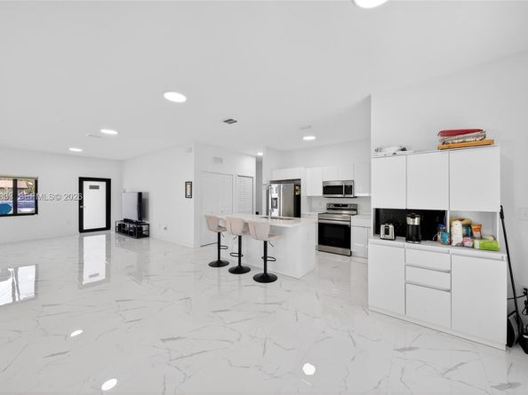 1864 NW 84th St, Miami FL 33147
