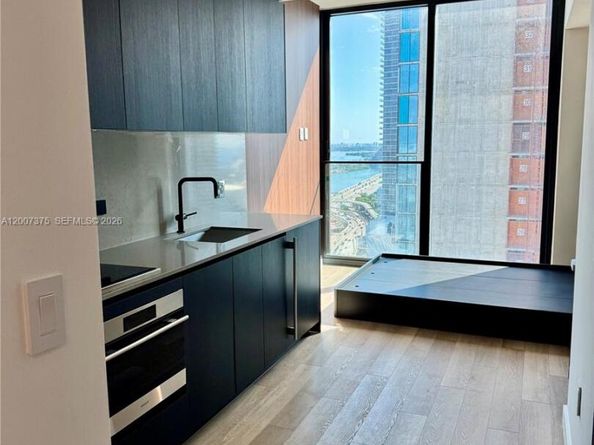 20 NE 11th St 3006B, Miami FL 33132
