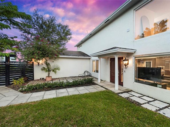 1617 SW 17th Ave, Fort Lauderdale FL 33312