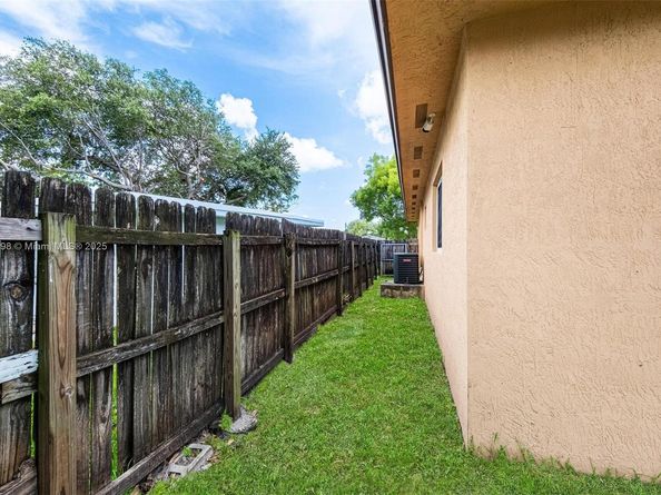 6124 SW 39th St, Miramar FL 33023