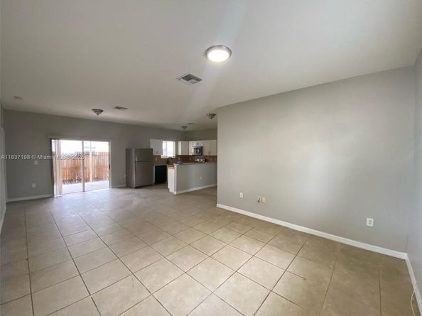 6124 SW 39th St, Miramar FL 33023