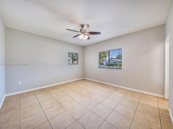 6124 SW 39th St, Miramar FL 33023