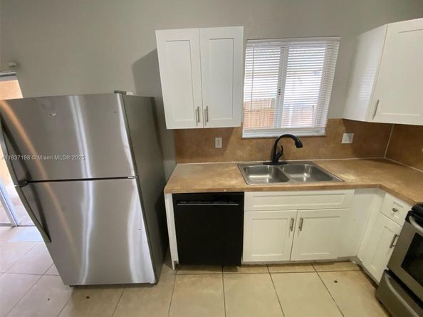 6124 SW 39th St, Miramar FL 33023