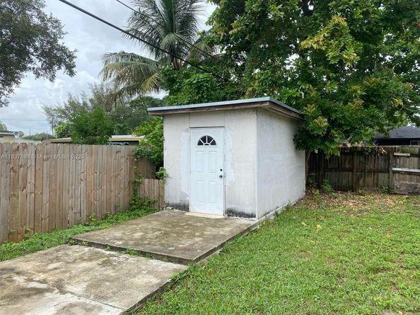 6124 SW 39th St, Miramar FL 33023