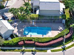 9602 NW 8th Cir, Plantation FL 33324