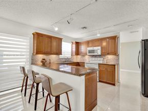 9602 NW 8th Cir, Plantation FL 33324