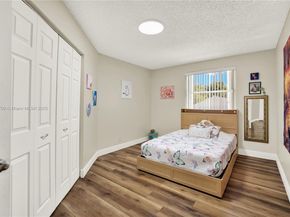 9602 NW 8th Cir, Plantation FL 33324