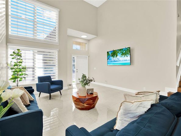 9602 NW 8th Cir, Plantation FL 33324