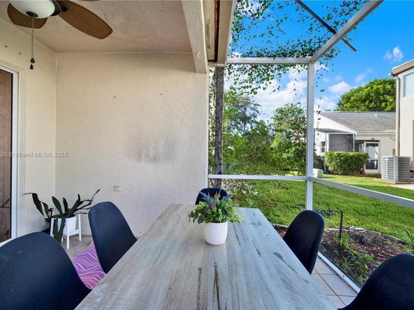 9602 NW 8th Cir, Plantation FL 33324