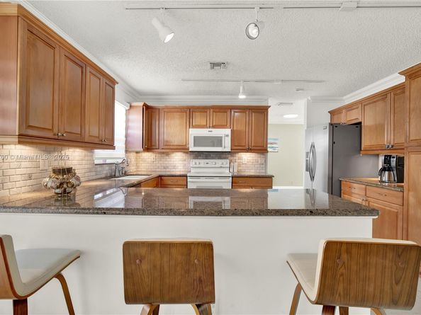 9602 NW 8th Cir, Plantation FL 33324