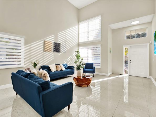 9602 NW 8th Cir, Plantation FL 33324
