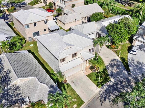 9602 NW 8th Cir, Plantation FL 33324