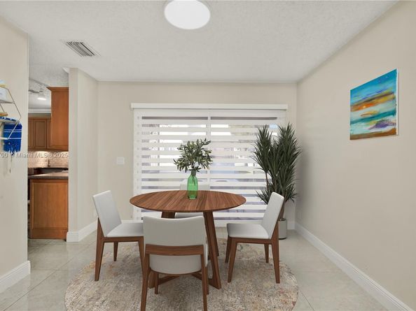 9602 NW 8th Cir, Plantation FL 33324