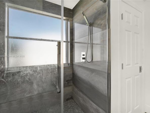 9602 NW 8th Cir, Plantation FL 33324