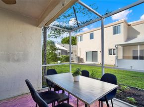 9602 NW 8th Cir, Plantation FL 33324