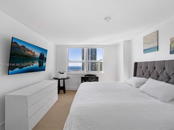 1155 Brickell Bay Dr 2409, Miami FL 33131