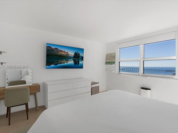 1155 Brickell Bay Dr 2409, Miami FL 33131