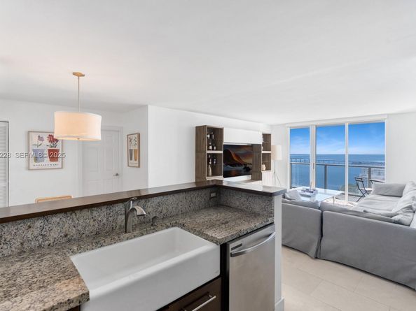 1155 Brickell Bay Dr 2409, Miami FL 33131