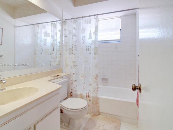 17349 NW 62nd Pl, Hialeah FL 33015