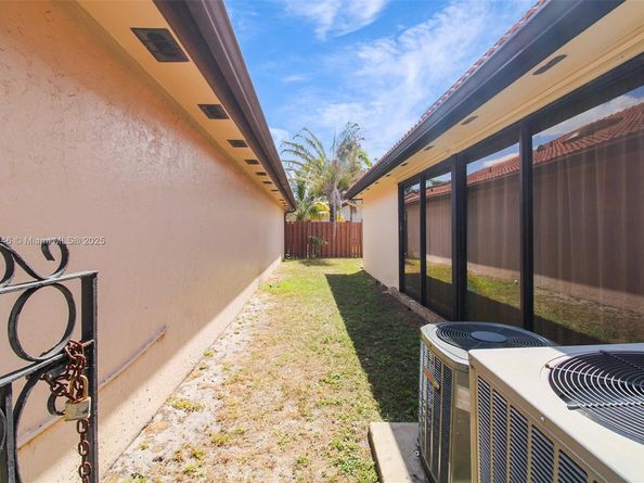 17349 NW 62nd Pl, Hialeah FL 33015