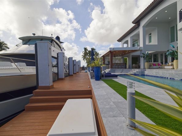 3368 NE 169th St, North Miami Beach FL 33160
