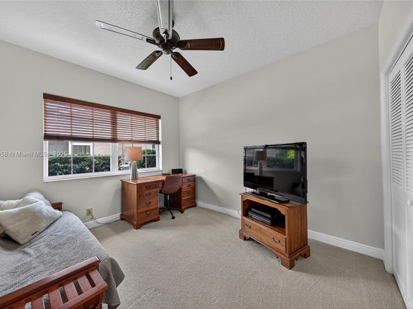 11880 NW 24th St, Plantation FL 33323