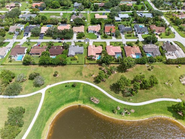 11880 NW 24th St, Plantation FL 33323
