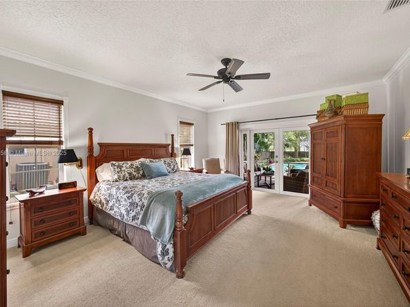 11880 NW 24th St, Plantation FL 33323