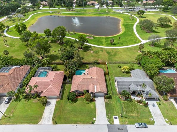11880 NW 24th St, Plantation FL 33323