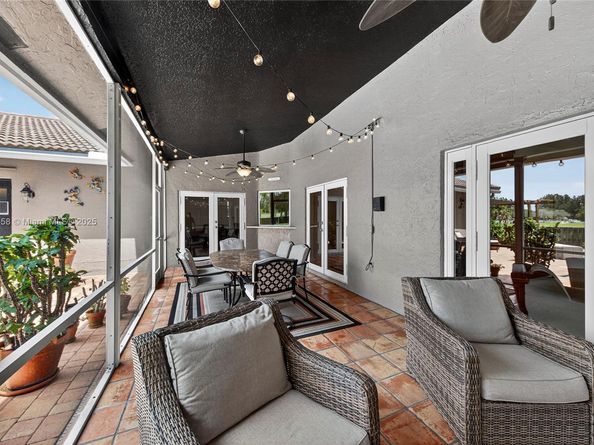 11880 NW 24th St, Plantation FL 33323
