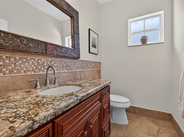 11880 NW 24th St, Plantation FL 33323