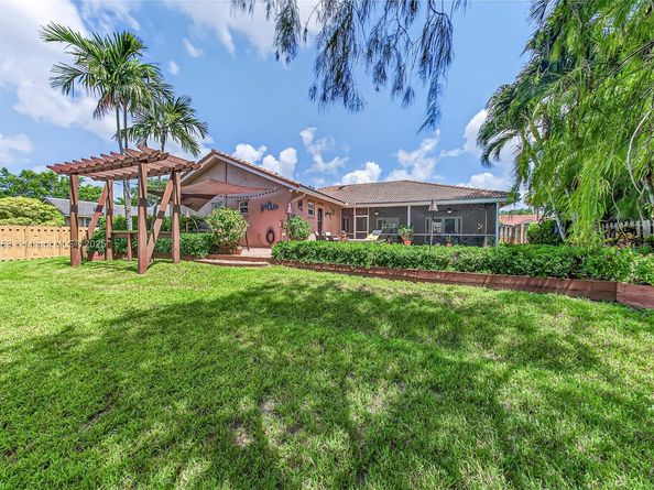 11880 NW 24th St, Plantation FL 33323