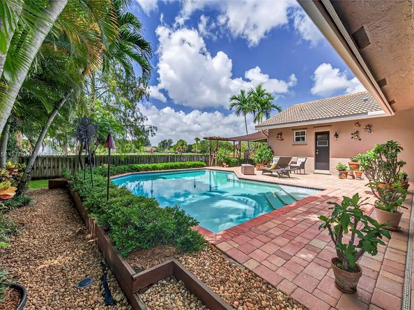 11880 NW 24th St, Plantation FL 33323
